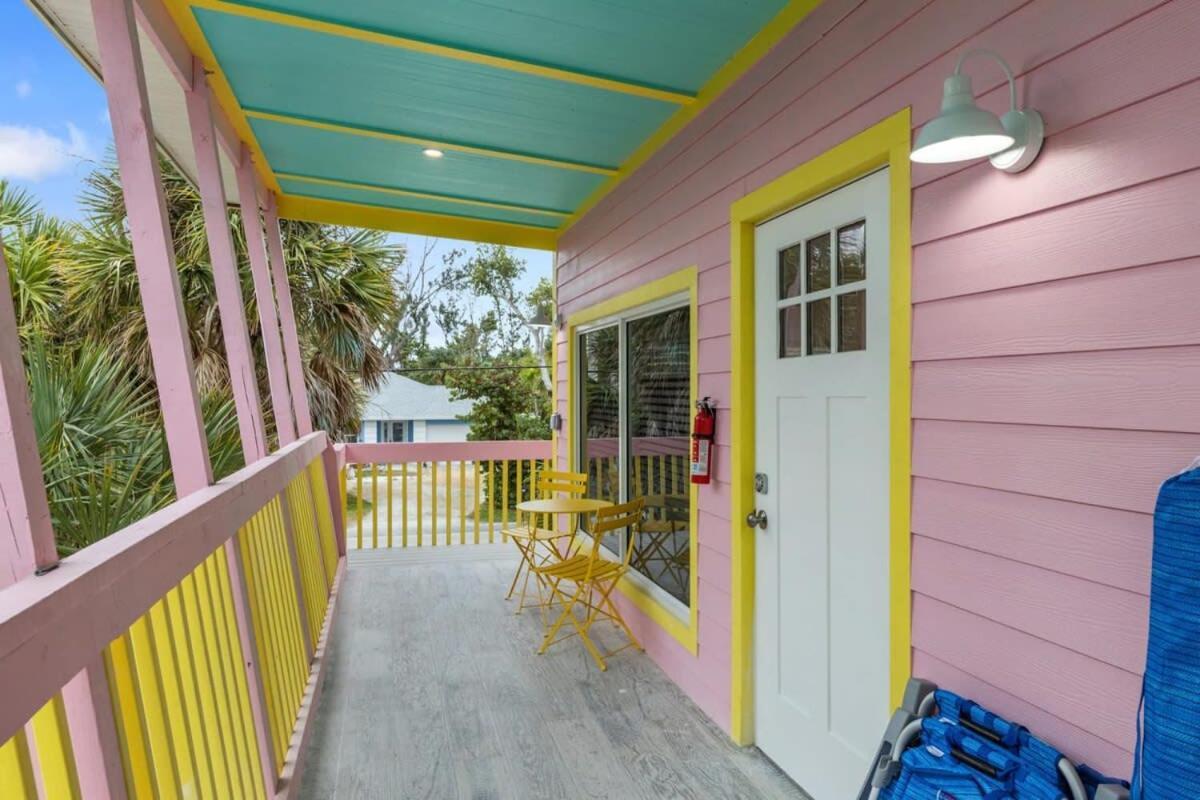 Charming Suite With Balcony And Bikes In Historic Sandpiper Inn Sanibel Exterior photo