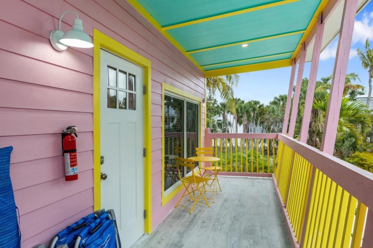 Charming Suite With Balcony And Bikes In Historic Sandpiper Inn Sanibel Exterior photo